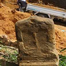 Puluhan Nisan Kuno Telantar di Barus, Sumut