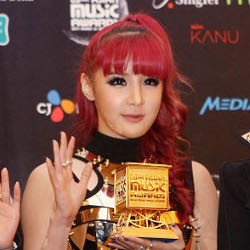 Dituduh Dorong Fans, Park Bom Marahi Manajer 2NE1