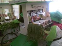 Pegadaian Bagikan 100 Gerobak Sayur