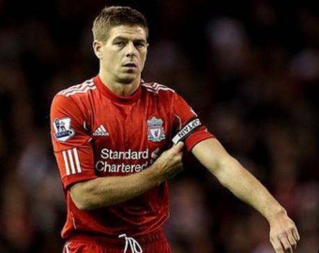 Dalglish: Gerrard Masih Butuh Waktu