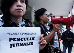 Kekerasan Fisik Terhadap Jurnalis Meningkat di Tahun 2011
