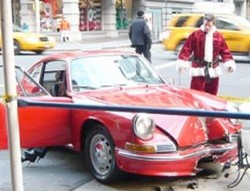 Sinterklas Ganteng Kecelakaan Saat Naik Porsche 911