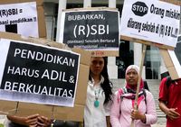 Sekolah Berembel-embel Internasional Digugat ke MK