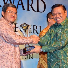 Gubernur Jabar Raih Transmigrasi Award