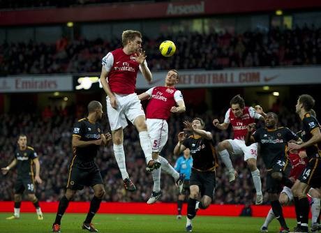 Arsenal Diimbangi 10 Pemain Wolves