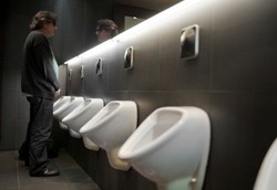 Saluran Kemih Ditumbuhi Rambut Gara-gara Salah Operasi