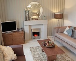 Trik Membuat Ruang Keluarga Mungil Tampak Luas