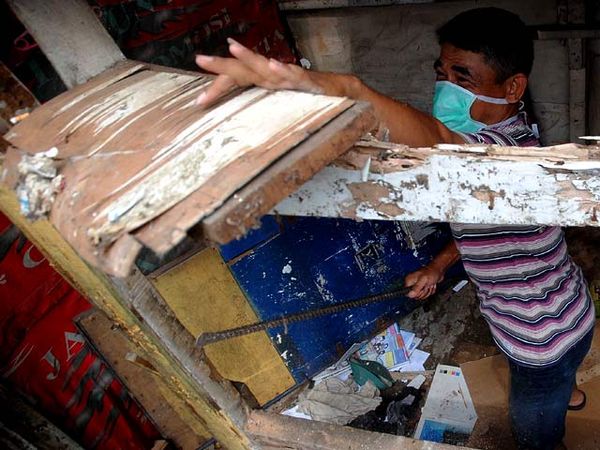 Bangunan di Bantaran Kalibaru Digusur