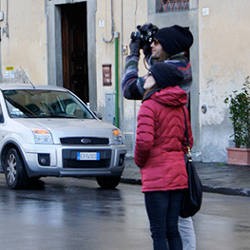 Ini Dia Foto Liburan Ashton Kutcher Bareng Cewek Barunya