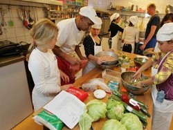 Di Resto Ini Pelayan dan Kokinya Anak-anak!