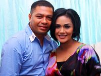 10 Pernikahan Artis Paling Hot