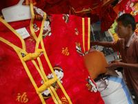 Pakaian China Banjiri Pasar Indonesia