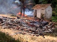 Pondok Syiah di Sampang Dibakar Massa