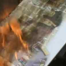 Protes Tragedi Mesuji, Mahasiswa Bakar Foto Kapolri