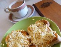 Secangkir Kopi Susu di Kedai Kopi Purnama