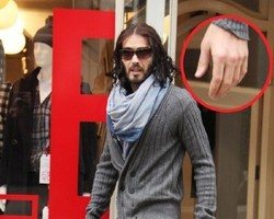 Pasca Bertengkar, Katy Perry-Russell Brand Lepas Cincin Kawin