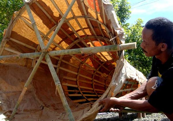 Ini Dia Terompet Tahun Baru Terbesar 