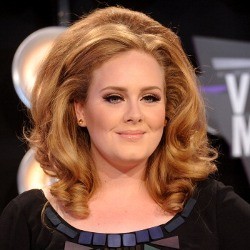 Album 21 Adele Terjual 5 Juta Kopi dalam Setahun