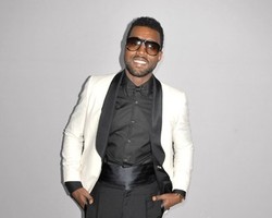 Kanye West Pindah ke London Demi Jadi Desainer?