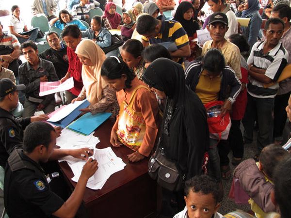 Pemohon Akte Kelahiran di Surabaya Membludak