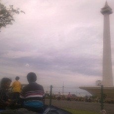 Sambut Tahun Baru, Kawasan Monas Mulai Disesaki Warga