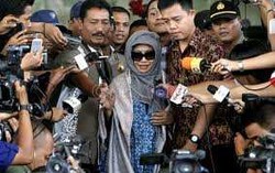 Jelang Tahun Baru, Nunun Jatuh Sakit Lagi