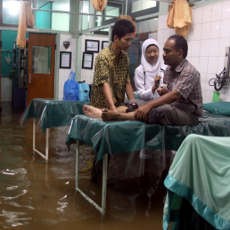 Pasien RSI Sambut Malam Tahun Baru di Atas Genangan Air