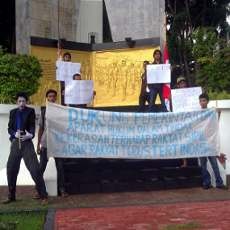 Mahasiswa Minta Tragedi Kekerasan di Papua, Mesuji dan Bima Diusut