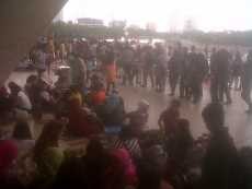 Meski Diguyur Hujan, Pengunjung Monas Tetap Membludak