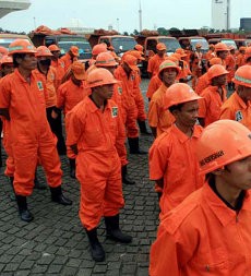 Yang Tersisa dari Pesta Tahun Baru Kini Tinggal Sampah