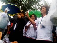 Foke & Mari Elka Pungut Sampah di Ancol