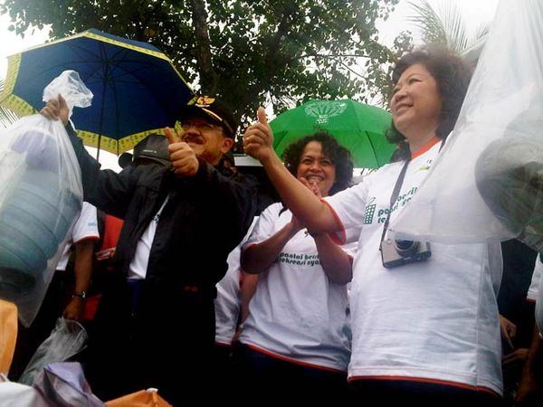 Foke & Mari Elka Pungut Sampah di Ancol
