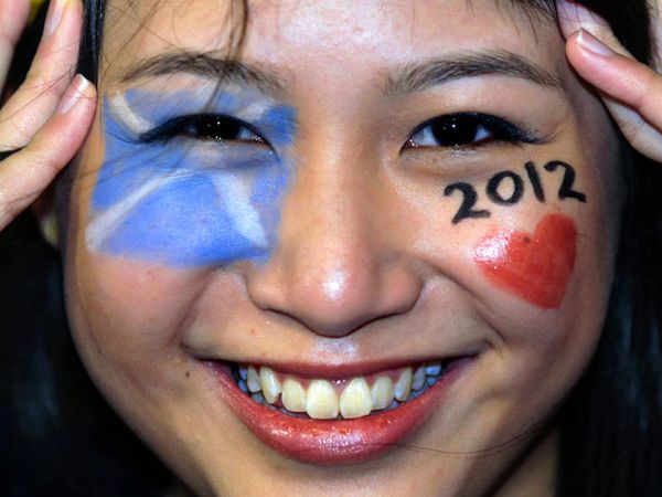 Dunia Sambut 2012 dengan Suka Cita