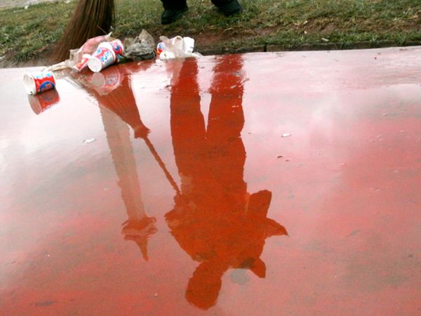 Bersih-bersih Sampah Tahun Baru di Monas