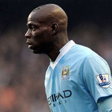 Mancini Sarankan Balotelli Tak Merokok