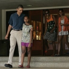 Berlibur ke Hawaii, Obama Napak Tilas Sejarah Keluarga