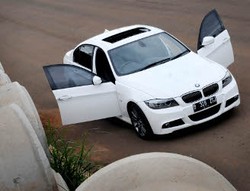 Sensasi BMW 325i M Edition yang Galak