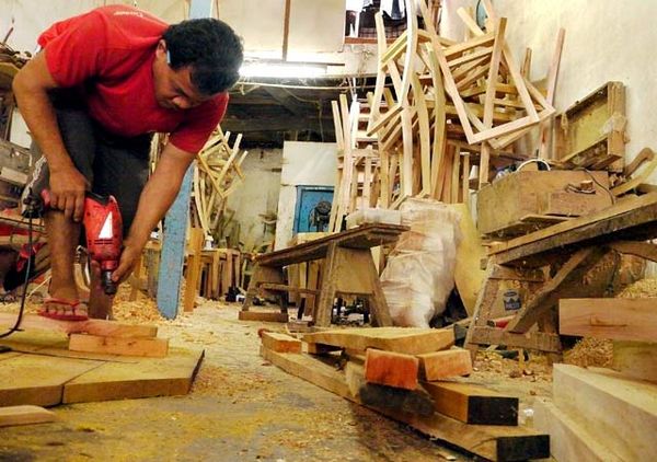 Kerja Keras Buruh di Awal Tahun 2012