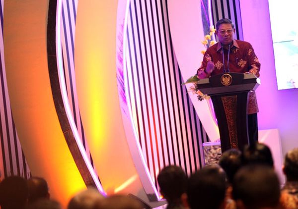 SBY Buka Perdagangan Saham Perdana 2012