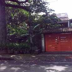 Adesagi dan Randy Kawan Anak Pemilik Rumah di Cimandiri