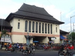 Jajan Mak Nyuss di Pasar Tradisional Solo
