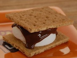 Smore, Camilan Asyik Saat Berkemah