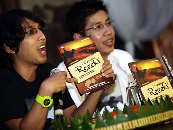Apoy Wali Sumbang Buku 7 Keajaiban Rezeki