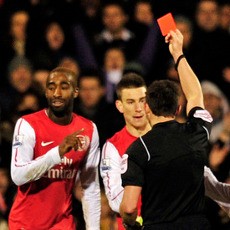 Wenger Berang pada Wasit