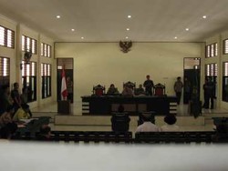 Saksi Sebut AAL Tidak Curi Sandal Polisi