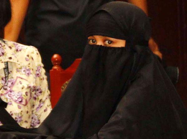 Istri Umar Patek Divonis 27 Bulan