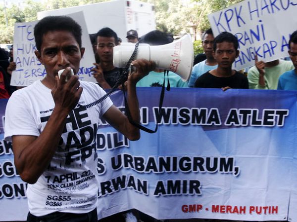 Pendukung Nazar Beraksi di Tipikor