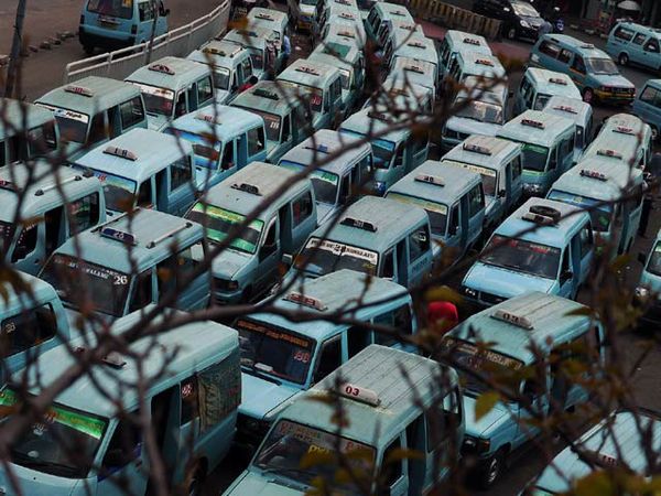 Transportasi Umum Kian Sekarat