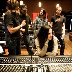 Tiket Pre-Sale Konser Evanescence Mulai Rp 300 Ribu