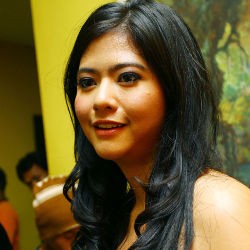 Main Film, Qory Sandioriva Susah Jaga Mood